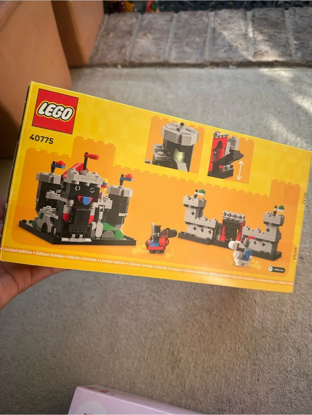 LEGO Mini Knight's Castle 40775 - Yellow Box with Gray, Red, Blue Accents NEW